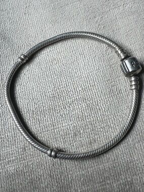 Authentic PANDORA 590702HV Sterling Silver Moments Snake Chain Charm Bracelet